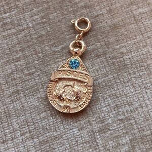 Gold Tone Pisces Charm
